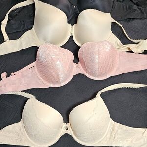 Victoria's Secret/la Vie En Rose Bras 6